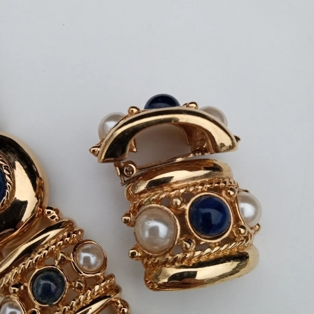 Vintage Joan Rivers Bracelet & Earrings Set ! - Picture 3 of 7